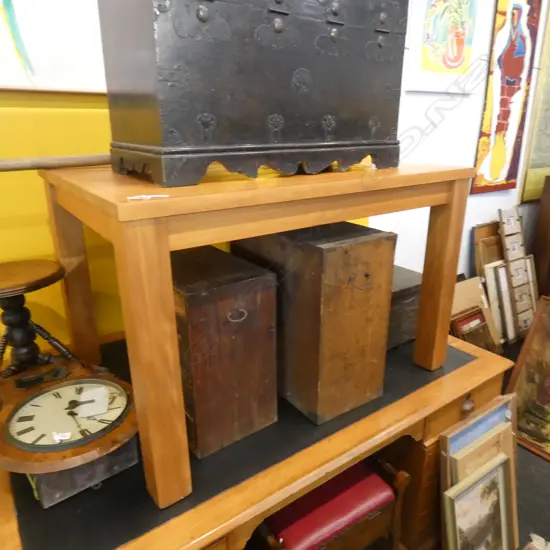 KAURI DINING TABLE 1200x900mm