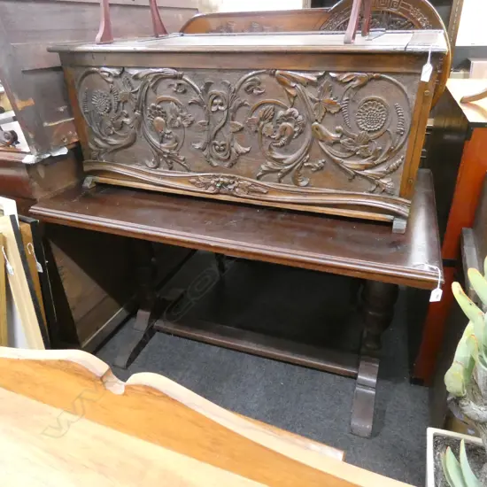 MAHOGANY TABLE w. SINGLE STRETCHER BASE...