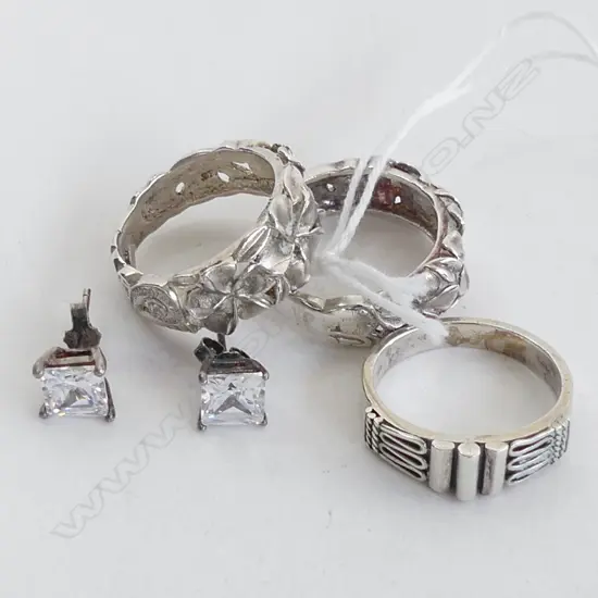 3 STG SILVER RINGS + PR OF EARRINGS 14.8 gms