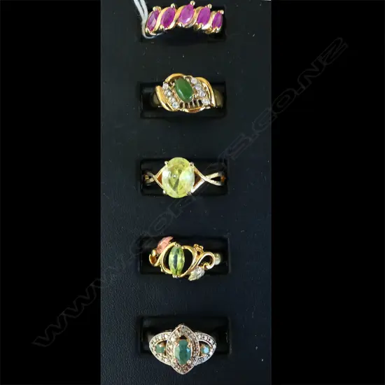 5 SILVER GILT & COLOURED STONE RINGS