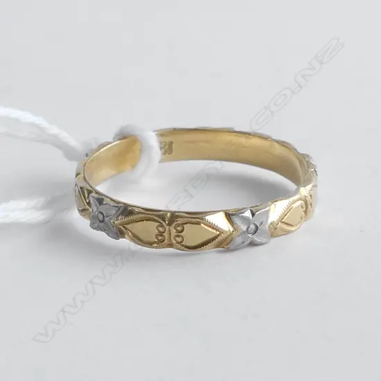 18CT & ENGRAVED PALLADIUM BAND RING NEW OLD STOCK 2.28gms