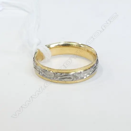 18CT & ENGRAVED PALLADIUM BAND RING NEW OLD STOCK 3.75gms