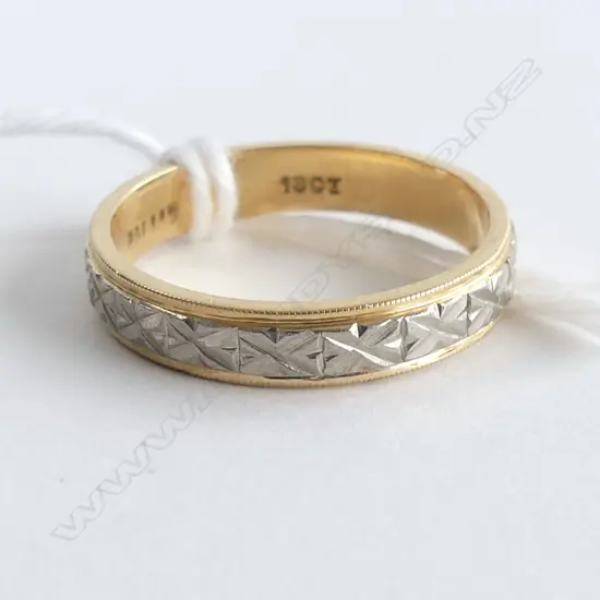 18CT & ENGRAVED PALLADIUM BAND RING NEW OLD STOCK 3.57gms