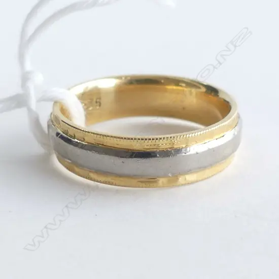 18CT & ENGRAVED PALLADIUM BAND RING NEW OLD STOCK 5.01gms