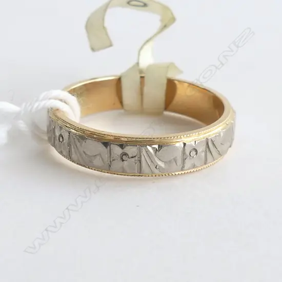 18CT & ENGRAVED PALLADIUM BAND RING NEW OLD STOCK 3.6gms