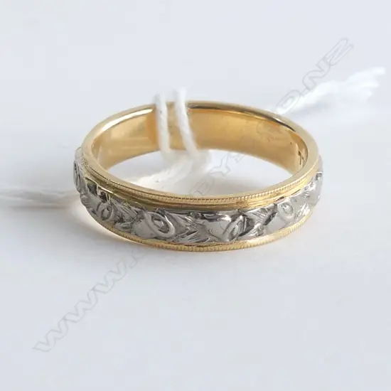 18CT & ENGRAVED PALLADIUM BAND RING NEW OLD STOCK 4.26gms