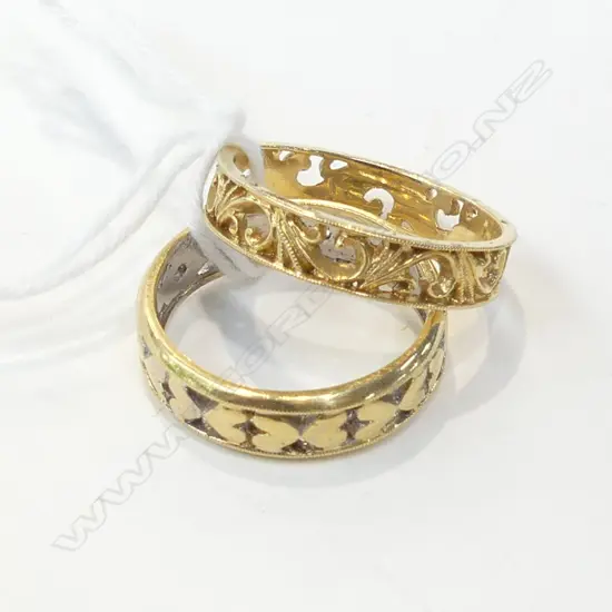 2 X 18CT GOLD ENGRAVED BAND RINGS NEW OLD STOCK 6.74gms