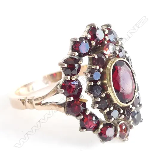 9ct ROSE GOLD & GARNET CLUSTER RING C1900 3.95gms