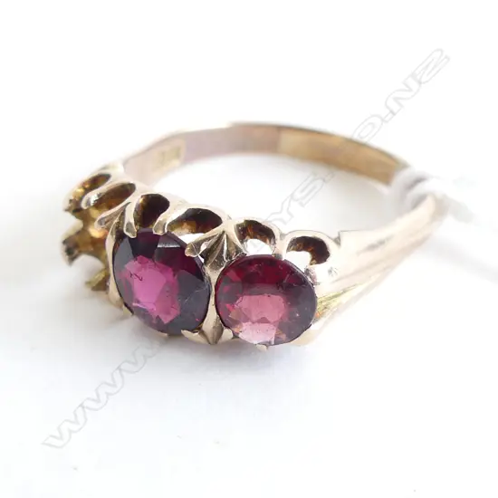18CT BRIDGE RING 1 RED STONE MISSING 4.9gms