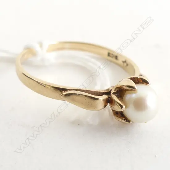 9CT GOLD & CULTURED PEARL RING 2.35gms.