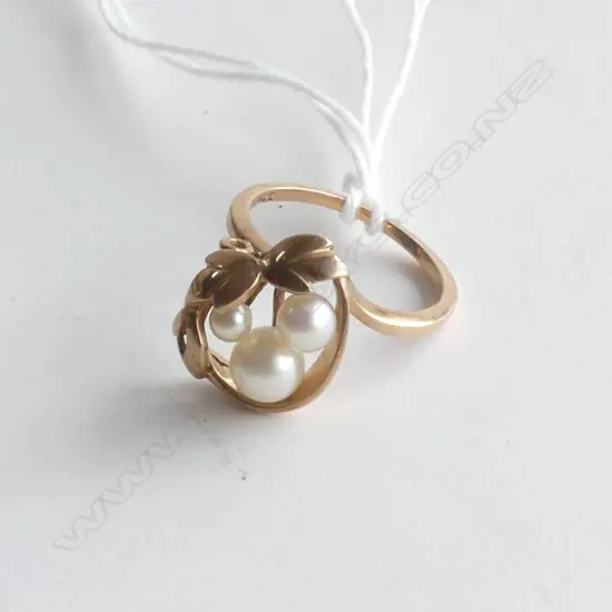 9CT GOLD RING W PEARLS 3,25gms