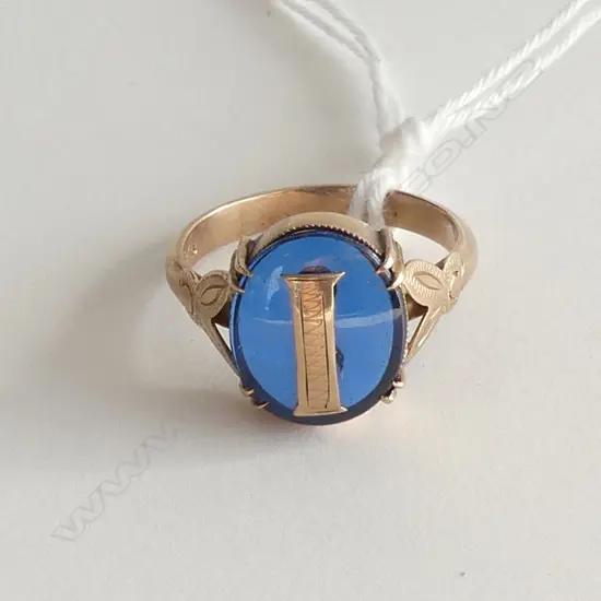 9CT & LGE RECTANGULAR BLUE STONE RING WITH GOLD BAR 3.34gms