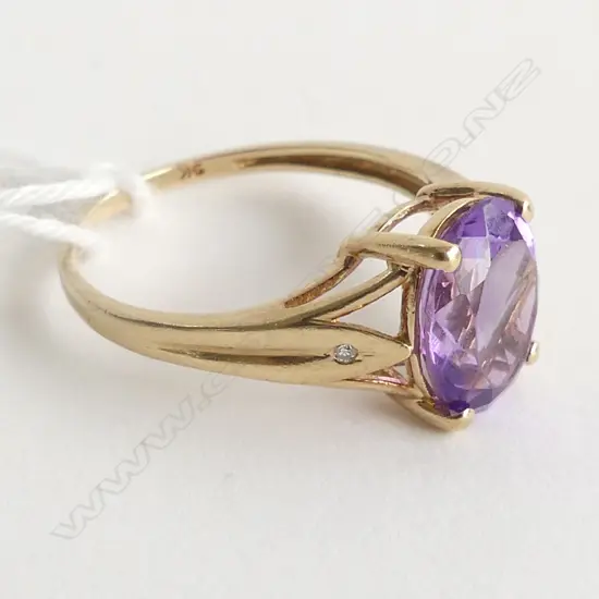 (54) 9CT GOLD & AMETHYST DRESS RING