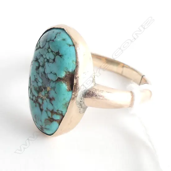 C1900 9CT GOLD & TURQUOISE COLONIAL RING CUT BAND