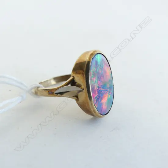 9CT OPAL DOUBLET DRESS RING 4.15 GRAMS GREAT FLASH OF 'FIRE'