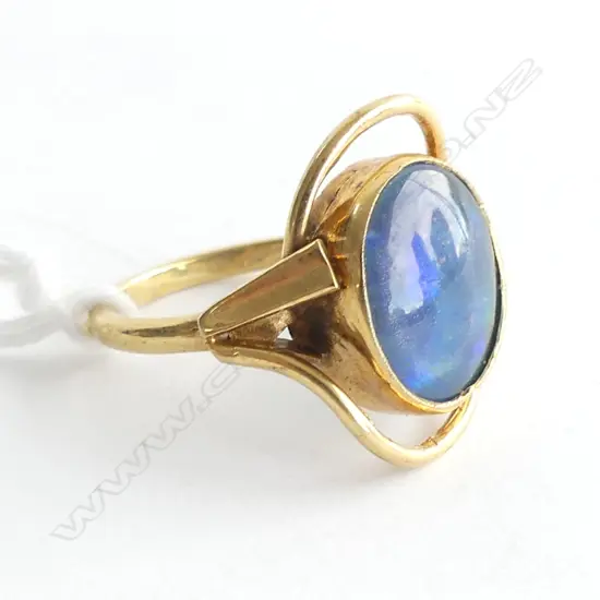 9CT GOLD RING OPAL DOUBLET PANEL SCROLLING FRAME 3.64gms