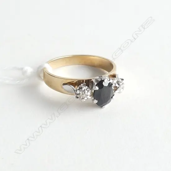 9ct gold SAPPHIRE & DIAMOND 3 STONE RING 3gms