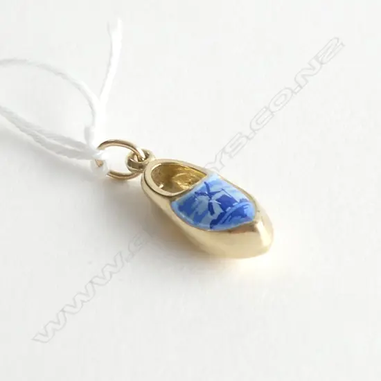 14K GOLD & ENAMEL CLOG PENDANT 0.7gms