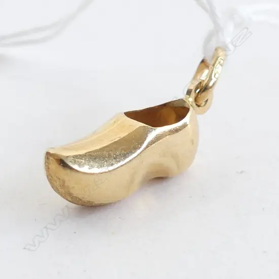 18 CT GOLD CLOG CHARM STAMPED 750 L 20 MM (1.3 gms)