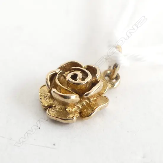 9CT GOLD ROSE CHARM STAMPED 375  (0.8 gms)