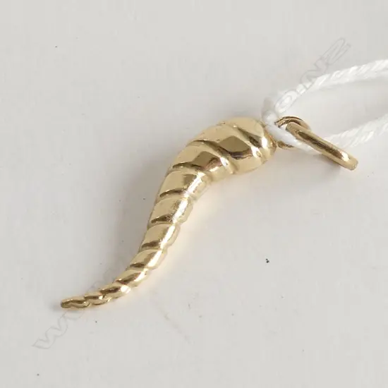 (79) 9CT CORNICELLO CHARM
