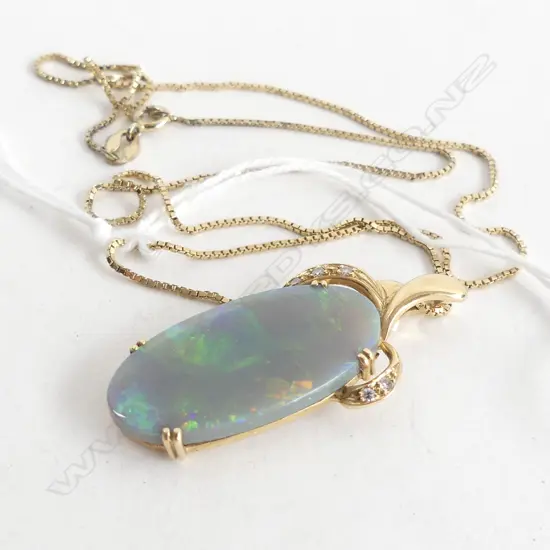 18CT OPAL PENDANT ON SILVER GILT CHAIN 4.7 GRAMS
