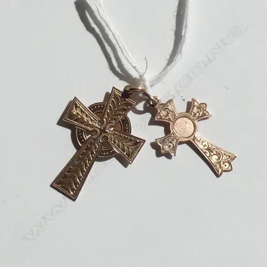 2 9CT GOLD CROSS PENDANTS 