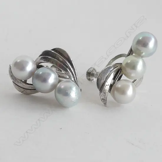 VINTAGE STERLING SILVER SCREW ON GREY PEARL EARRINGS