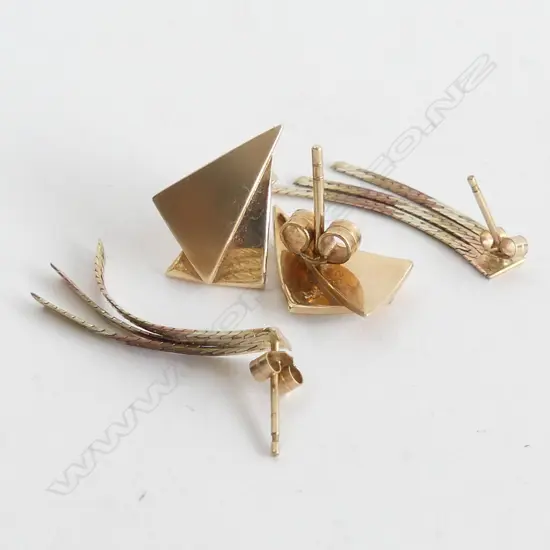 TWO PAIRS OF 9CT GOLD EARRINGS 5gm