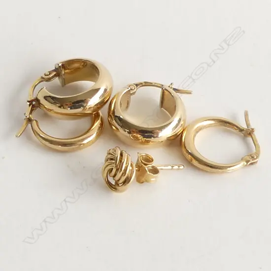 (74) 2 PAIRS 9CT GOLD EARRINGS + 1 KNOT STUD EARRING 3.5gm