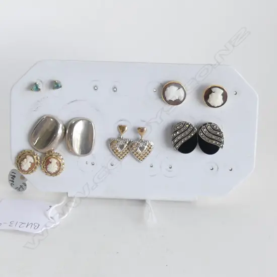 SIX PAIRS OF ASSTD GOLD AND SILVER EARRINGS