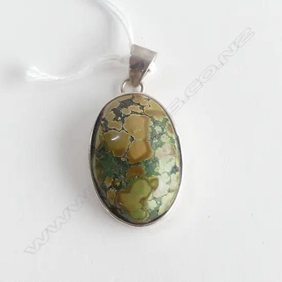 SILVER FRAMED OVAL TURQUOISE PENDANT 