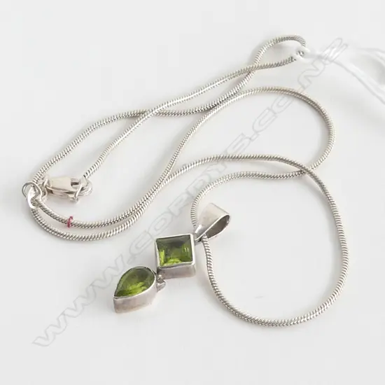SILVER & PERIDOT? PENDANT NECKLACE  40CM