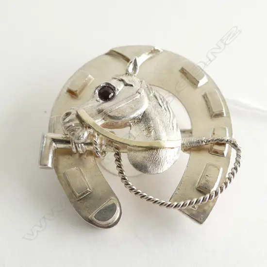 HALLMARKED BIRMINGHAM HORSESHOE BROOCH CAN BE WORN AS A PENDANT W. 9.4gms