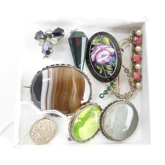 7 VINTAGE BROOCHES ETC: SILVER & AGATE. FLORAL ENAMEL ETC