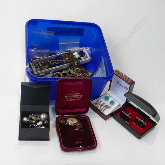 ASST. COSTUME JEWELLERY INCLS ANTIQUE & COLLECTOR PCES