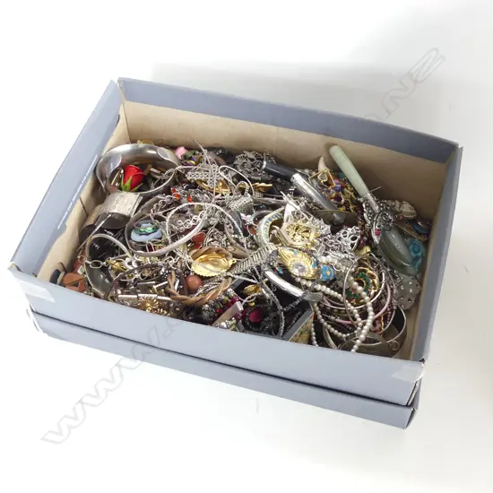 BOX LOT ASST. COSTUME JEWELLERY 