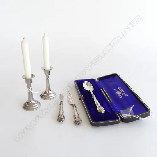 VINTAGE 3 PC STG SILVER CUTLERY - BIRMINGHAM 1848 + SM PR SILVER PLATE CANDLESTICKS & CANDLES H. 155MM