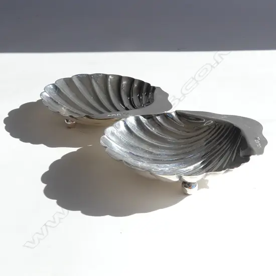 PAIR OF VICTORIAN SILVER SCALLOP SHELLS SHEFFIELD 1895 66gm