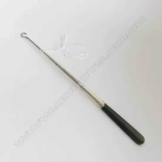 NEW ZEALAND GREENSTONE AND SILVER HANDLED LONG BUTTON HOOK L.250mm
