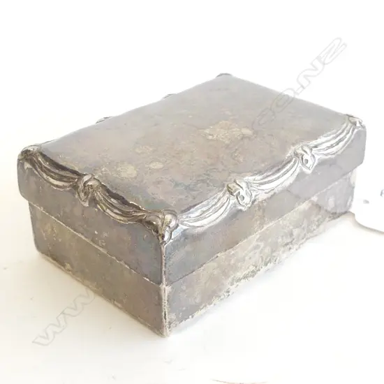 VINTAGE SILVER TRINKET BOX HALLMARKED NEW ZEALAND W. 75mm H. 30mm W. 138gms