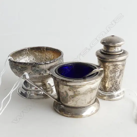 STG SILVER; BLUE GLASS LINED MUSTARD POT & SPOON + PEPPERPOT (H 65MM) & SM EP ENGRAVED BOWL 