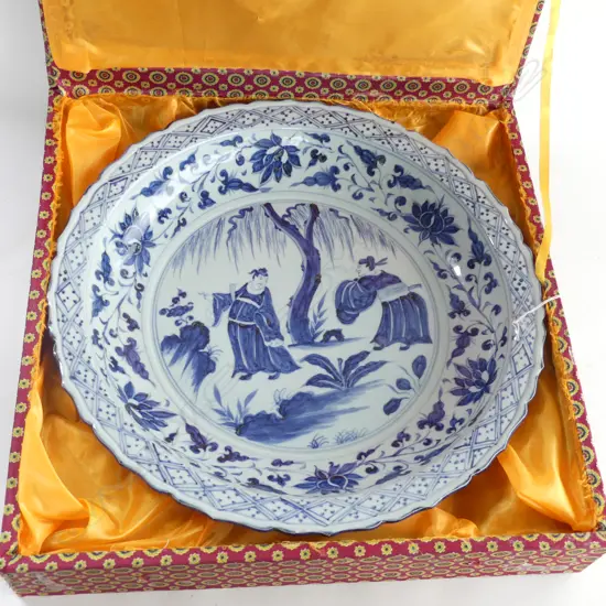 LG BLUE & WHITE ORIENTAL DISH - IN ORIGINAL BOX  DIA  450MM 