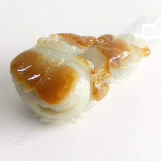 CHINESE PALE GREEN JADE CARVED PENDANT GOURD & FLOWERING VINE