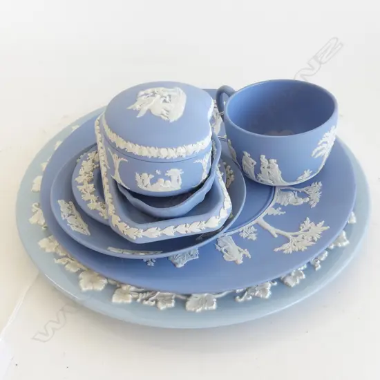 COLLECTION OF PALE BLUE WEDGWOOD PLATE D. 275mm