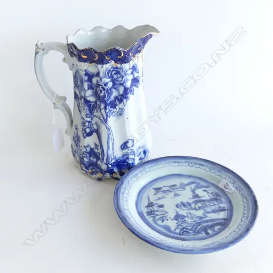2 BLUE & WHITE ITEMS VICTORIAN JUG H. 205mm & CHINESE PLATE D. 180mm