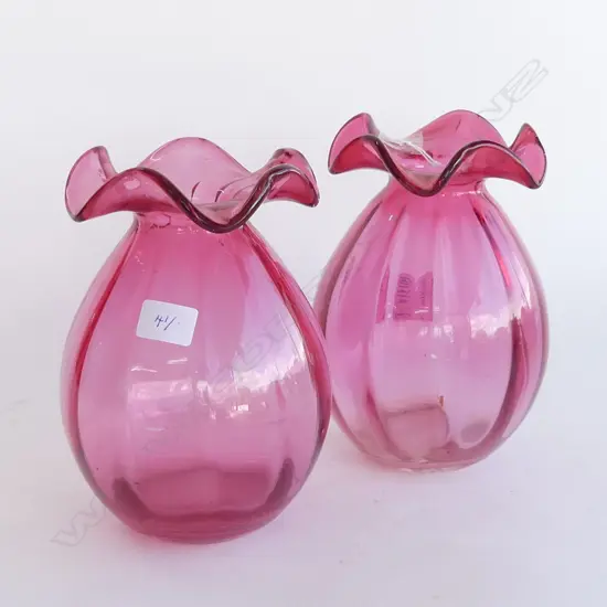 PR RUBY GLASS FRILLED RIMMED VASES H. 175MM