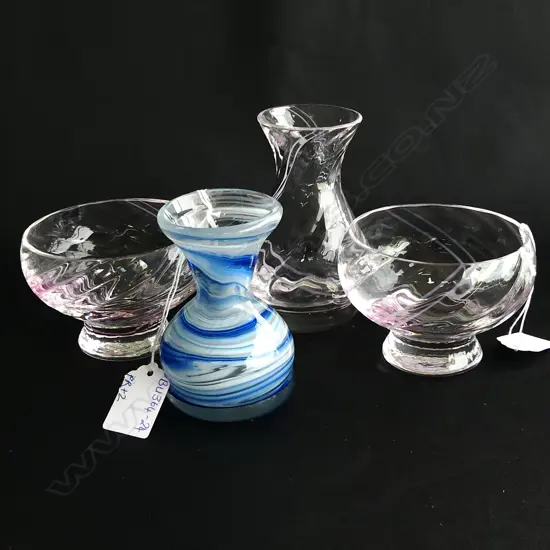 CAITHNESS GLASS; 2 PINK SWIRL FOOTED BOWLS & VASE & 1 BLUE SWIRL VASE (H 95MM)