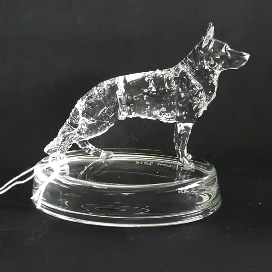 GERMAN SHEPHERD GLASS STATUETTE - SIGNED & DATED 'NEIL HARRIS 2016'
