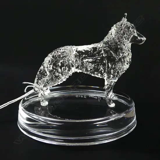 SIBERIAN HUSKY GLASS STATUETTE - SIGNED & DATED 'NEIL HARRIS 2015'
